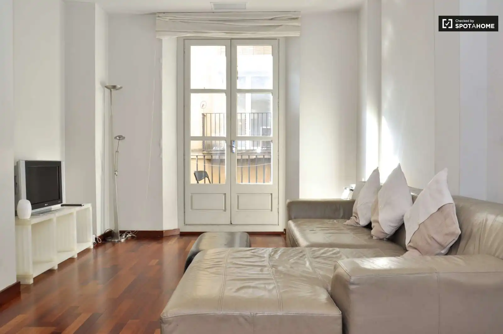 Habitació a Sant Pere, Sta. Caterina i la Ribera