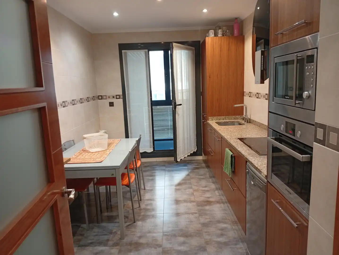 Cocina de Piso en venta en Portugalete con Calefacción, Trastero y Amueblado