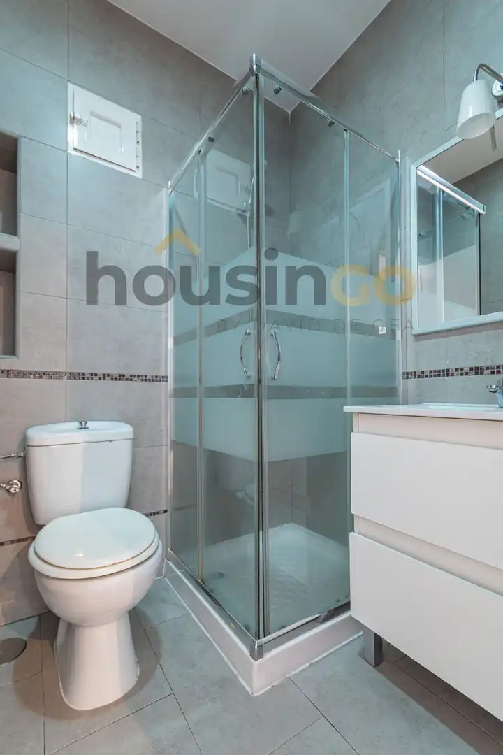 Bathroom of Flat for sale in Madrid  with Heating