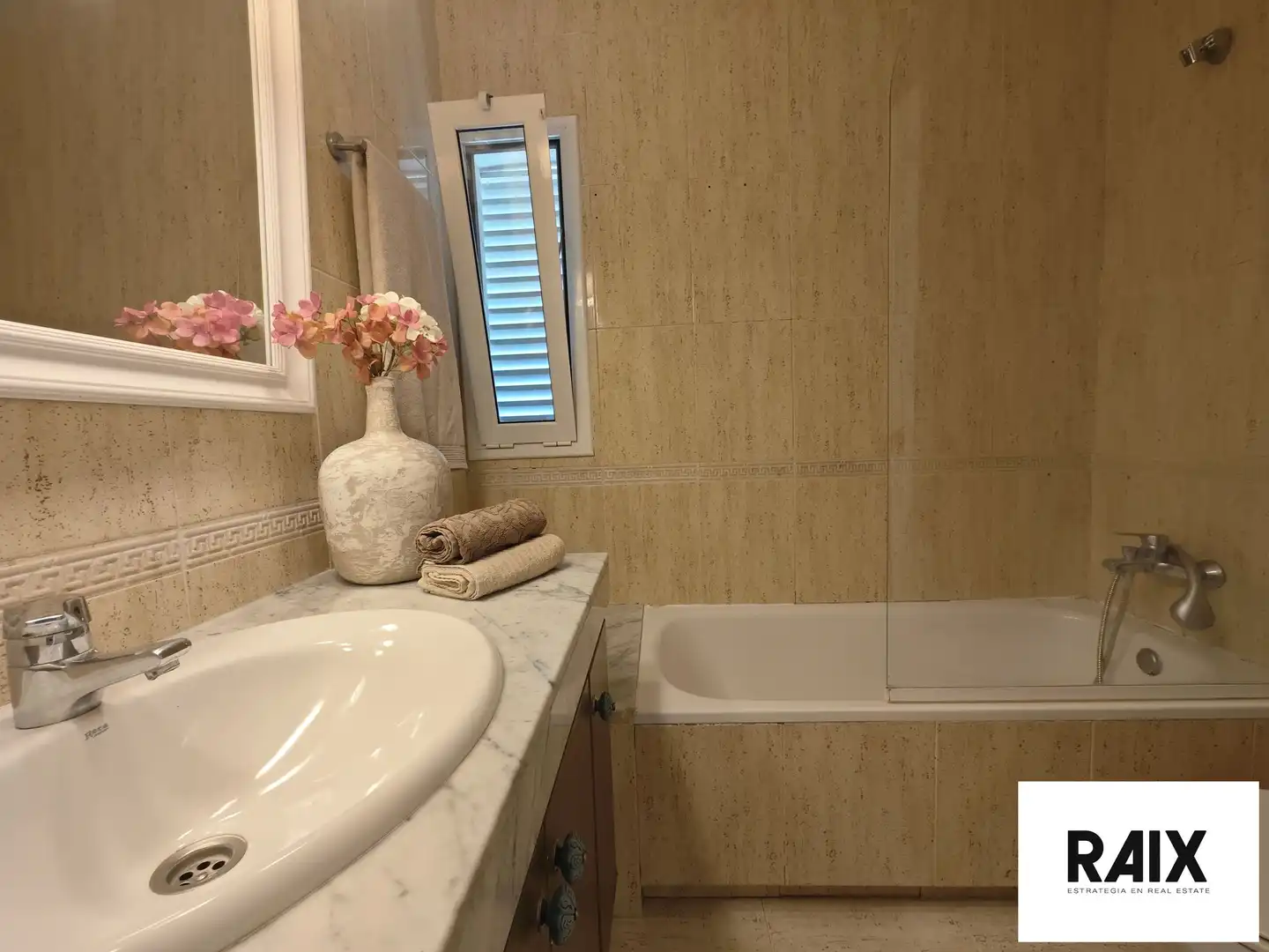 Casa adosada en venta en Carrer Garbi, Viladecavalls