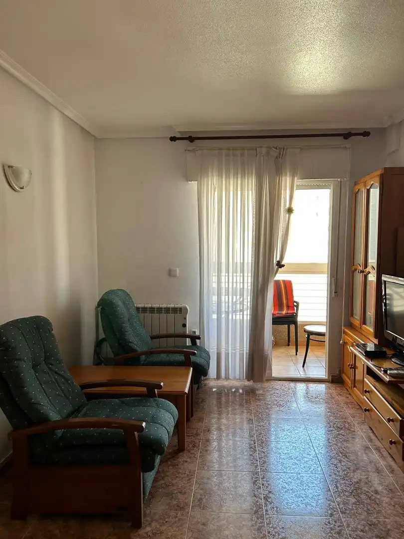 Schlafzimmer von Wohnung zum Verkauf in Torrevieja mit Klimaanlage, Heizung und Privatgarten