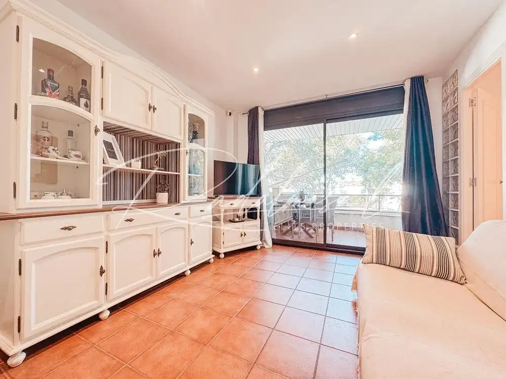 Sala de estar de Piso en venta en Salou con Calefacción, Terraza y Amueblado