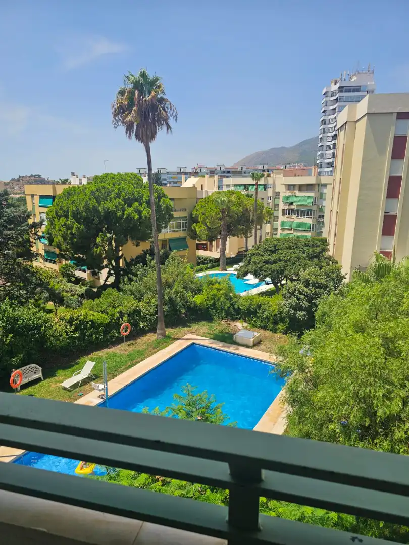 Vista exterior de Piso de alquiler en Benalmádena con Terraza, Amueblado y Horno