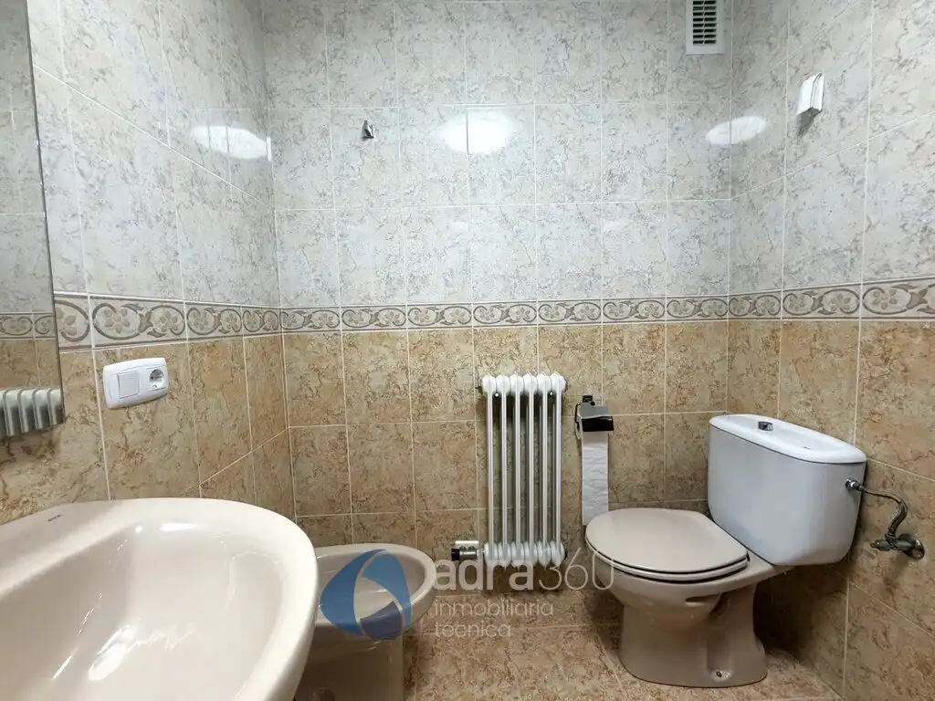 Badezimmer von Wohnung zur Miete in  Logroño mit Heizung