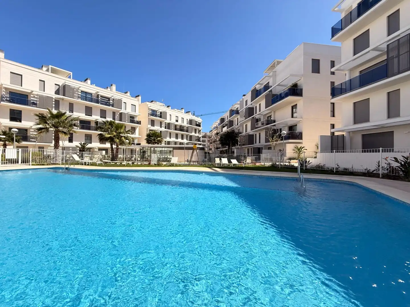 Schwimmbecken von Dachboden zum Verkauf in Dénia mit Klimaanlage, Privatgarten und Terrasse