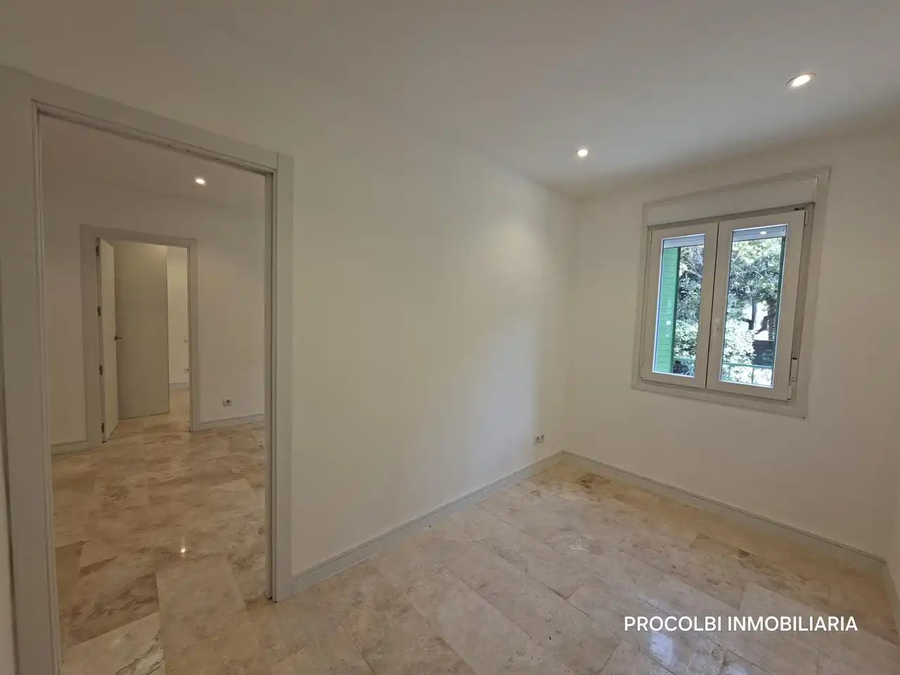 Ground floor for sale in Madrid  with Air Conditioner and Heating