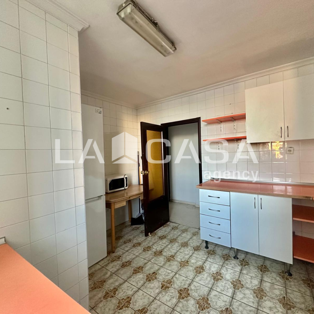 Kitchen of Flat for sale in  Sevilla Capital