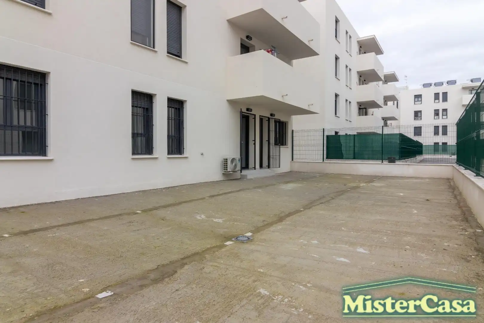 Außenansicht von Wohnung zum Verkauf in Jerez de la Frontera mit Klimaanlage, Privatgarten und Terrasse