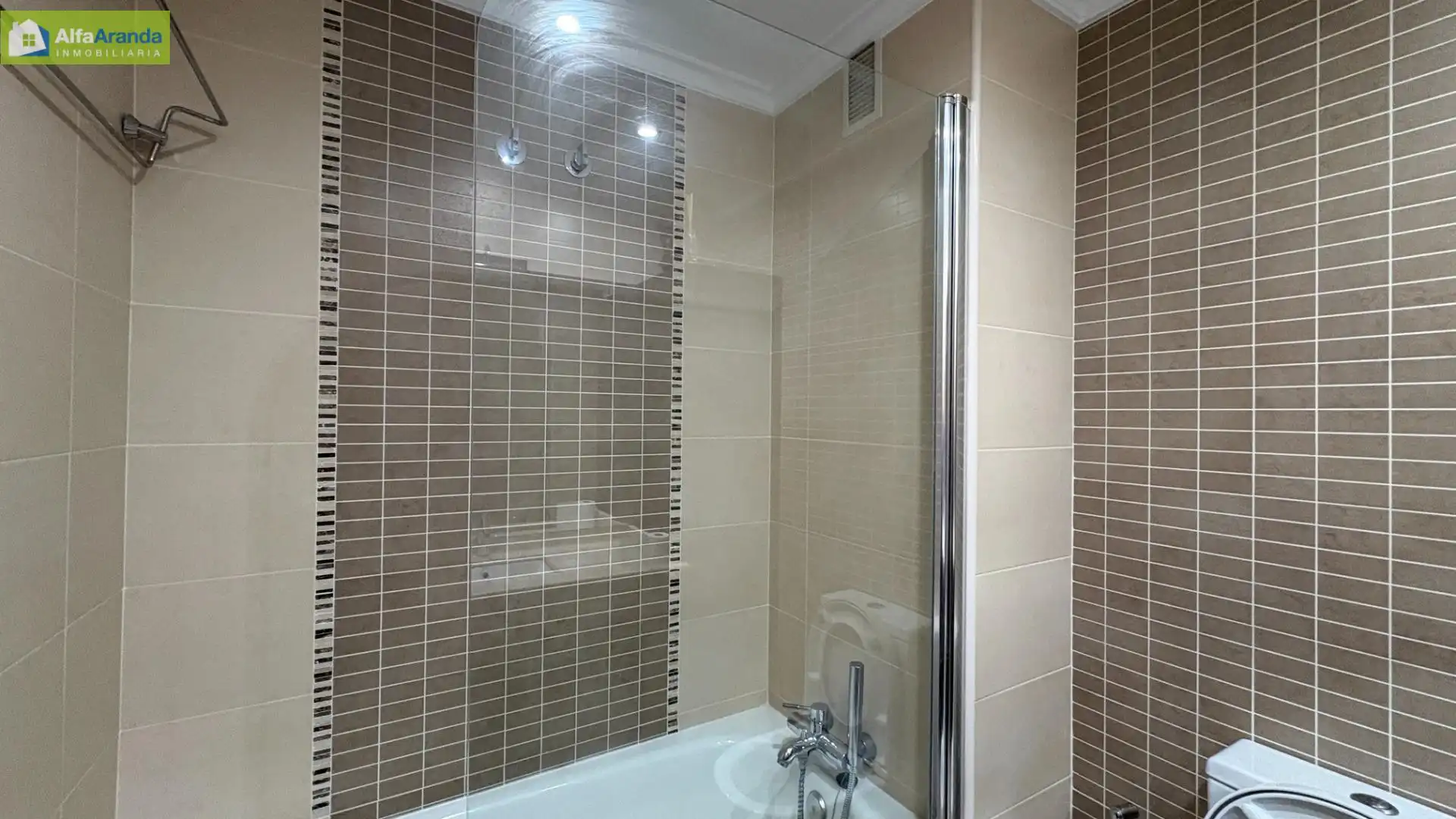 Bathroom of Flat for rent in Aranda de Duero  with Heating, Parquet flooring and Terrace
