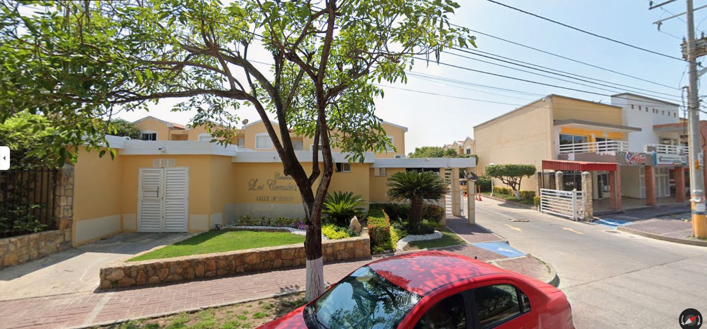 Vista exterior de Pis en venda en Estepona amb Piscina comunitària