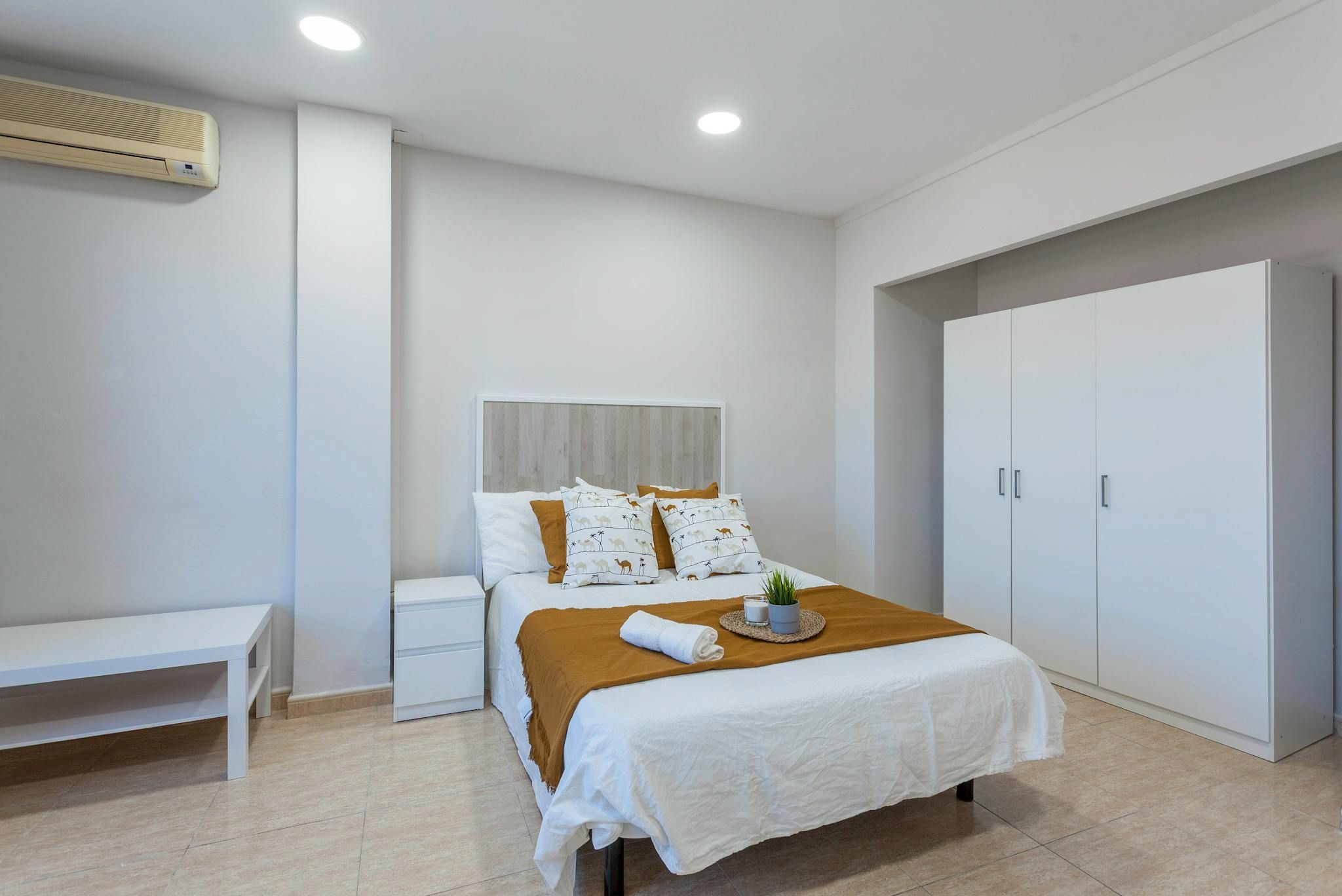 Bedroom of Flat to share in  Valencia Capital  with Furnished, Washing machine and TV