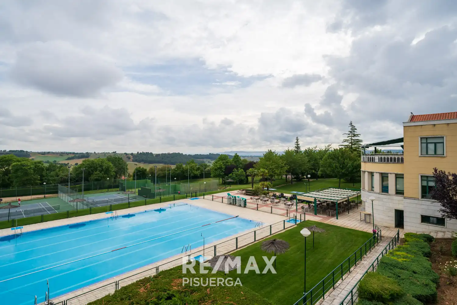 Piscina de Casa o xalet en venda en Valladolid amb Calefacció, Jardí privat i Terrassa