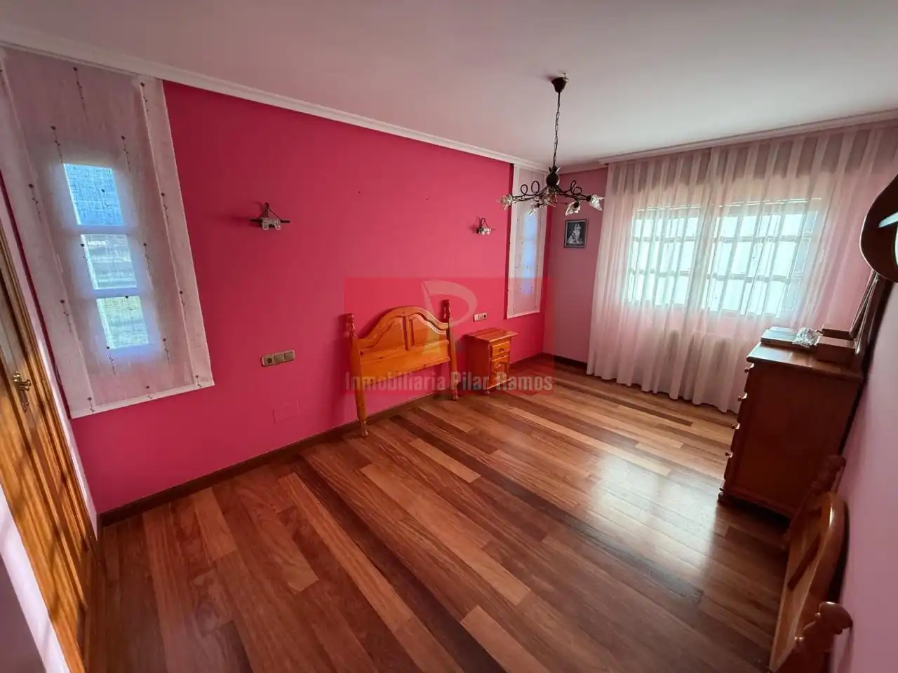 Dormitori de Casa adosada en venda en Sariegos amb Calefacció, Jardí privat i Terrassa