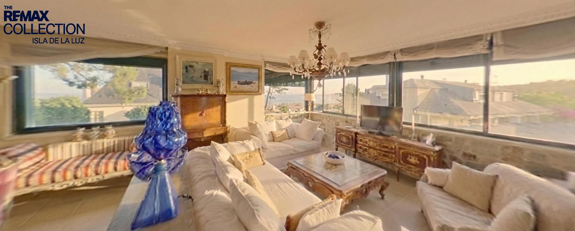 Living room of Single-family semi-detached for sale in O Grove    with Private garden