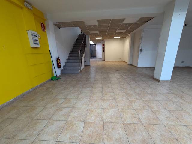 Local comercial en Alquiler en Carrer de Carles Riba en Font Verda