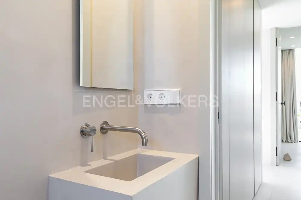 Bathroom of Attic for rent in Valencia  with Air Conditioner, Heating and Terrace