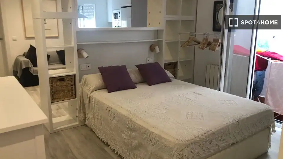 Schlafzimmer von Wohnung zur Miete in Barcelona mit Klimaanlage, Heizung und Möbliert