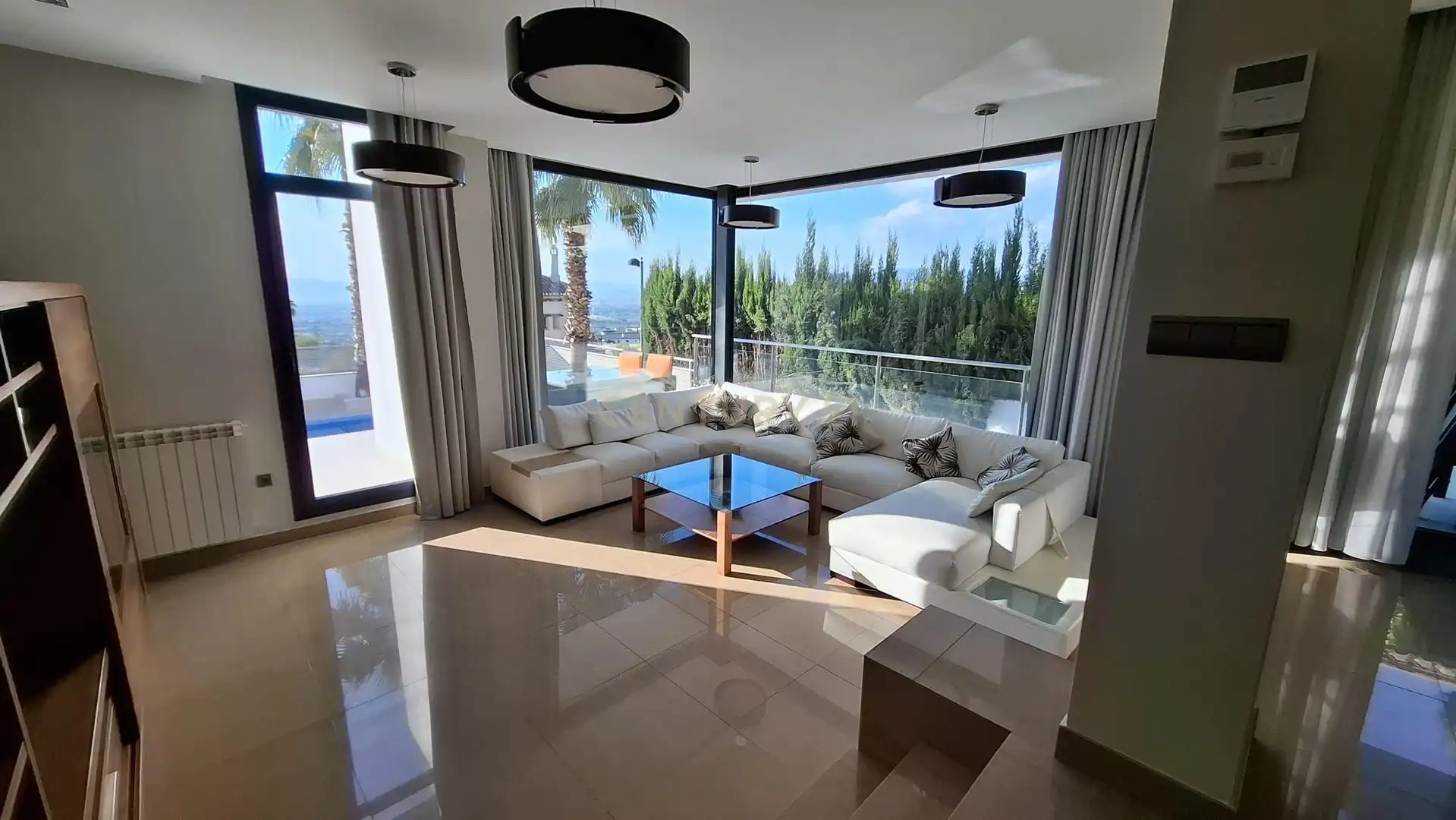 Sala d'estar de Casa o xalet en venda en La Zubia amb Aire condicionat, Jardí privat i Traster