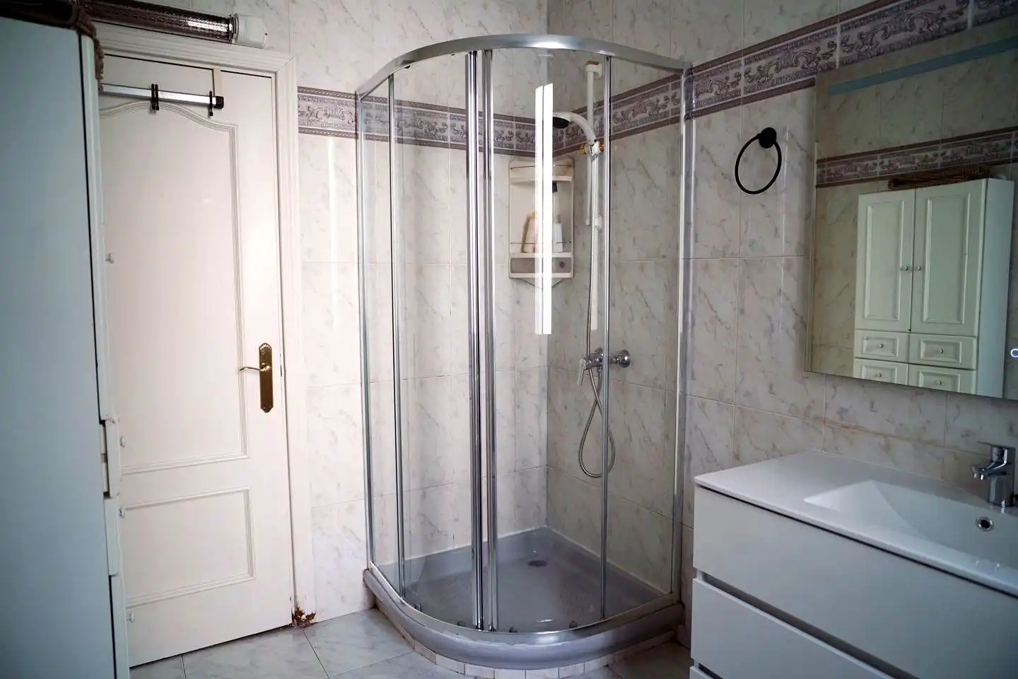 Baño de Apartamento de alquiler en Madrid con Aire acondicionado, Calefacción y Parquet