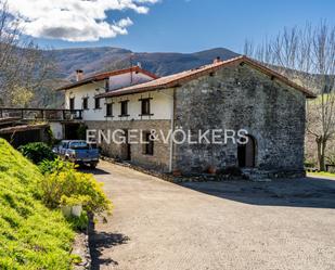 Vista exterior de Casa o xalet en venda en Errezil amb Aire condicionat, Calefacció i Jardí privat