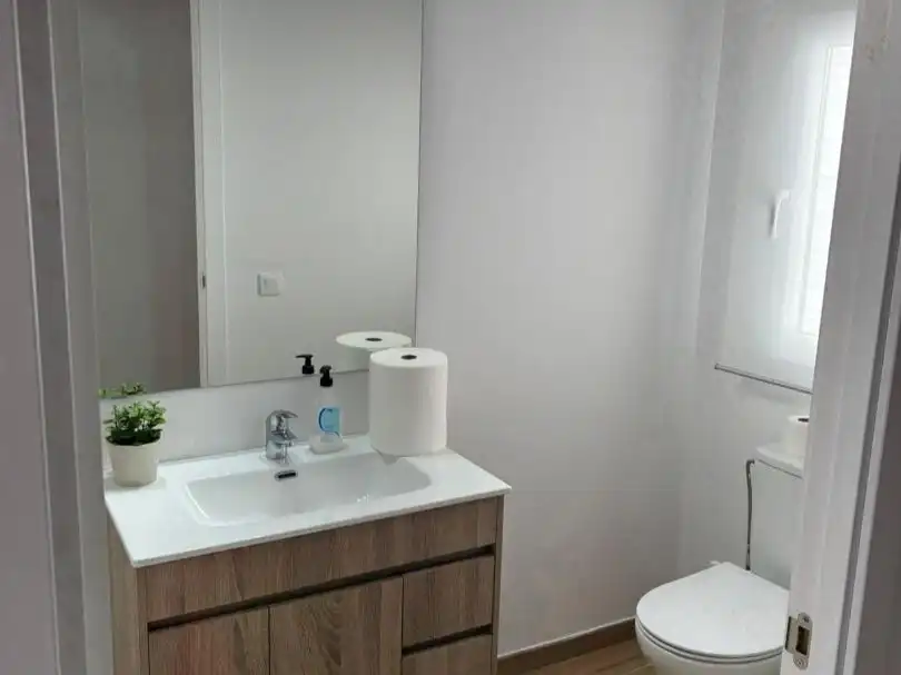 Badezimmer von Büro zur Miete in Lleida mit Klimaanlage, Heizung und Terrasse