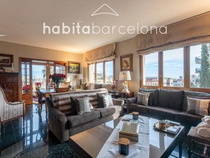 Living room of Flat for sale in  Barcelona Capital  with Air Conditioner, Heating and Parquet flooring