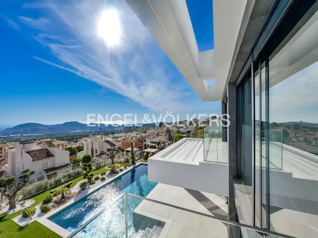 Casa con piscina en venta en Golf Bahía, imagen 3