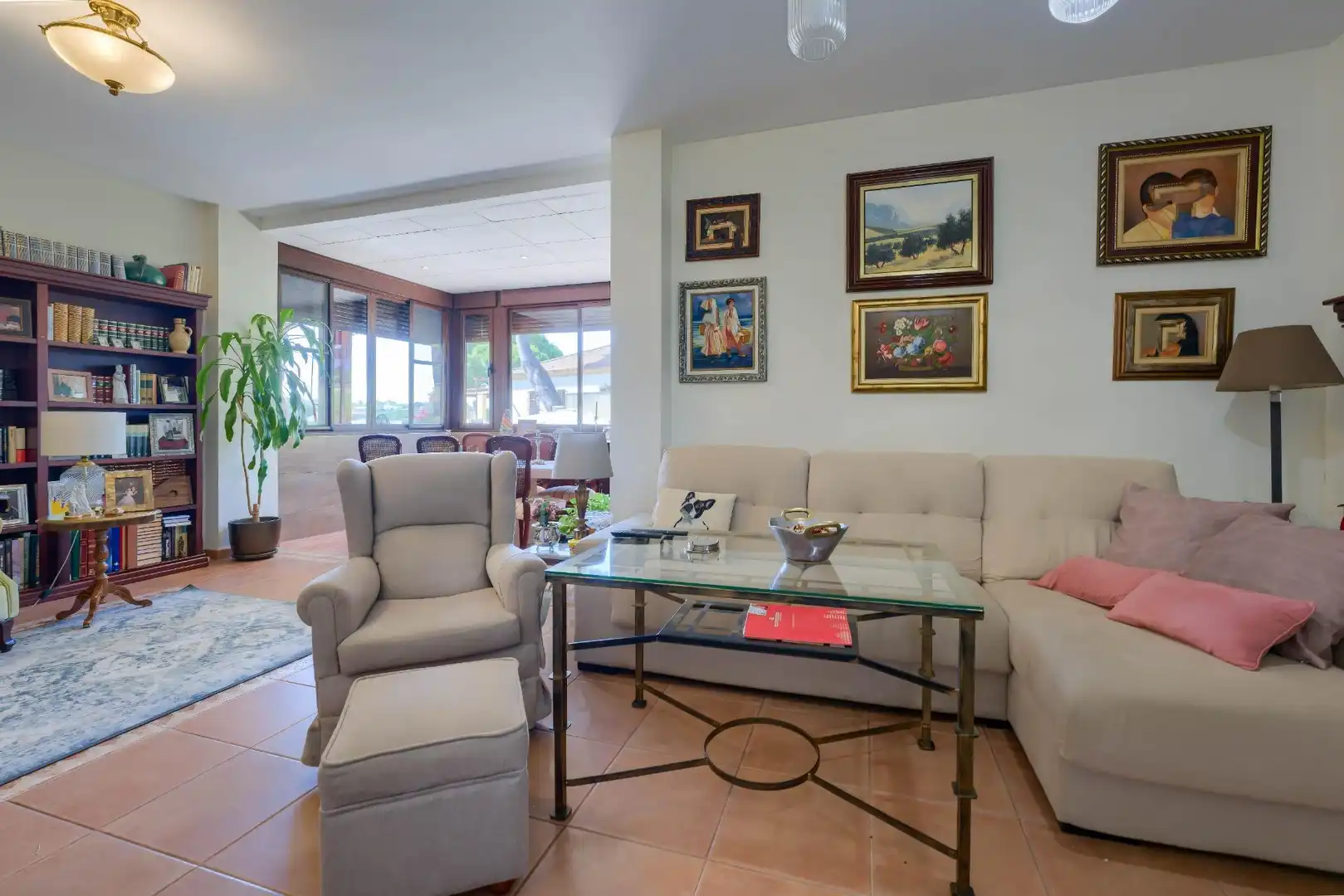 Sala d'estar de Casa o xalet en venda en Alcalá de Guadaira amb Aire condicionat, Calefacció i Jardí privat