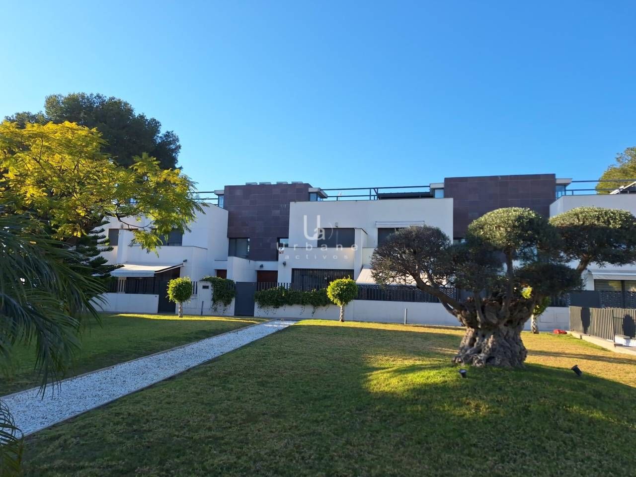 Exterior view of Single-family semi-detached for sale in Paterna  with Private garden, Terrace and Furnished