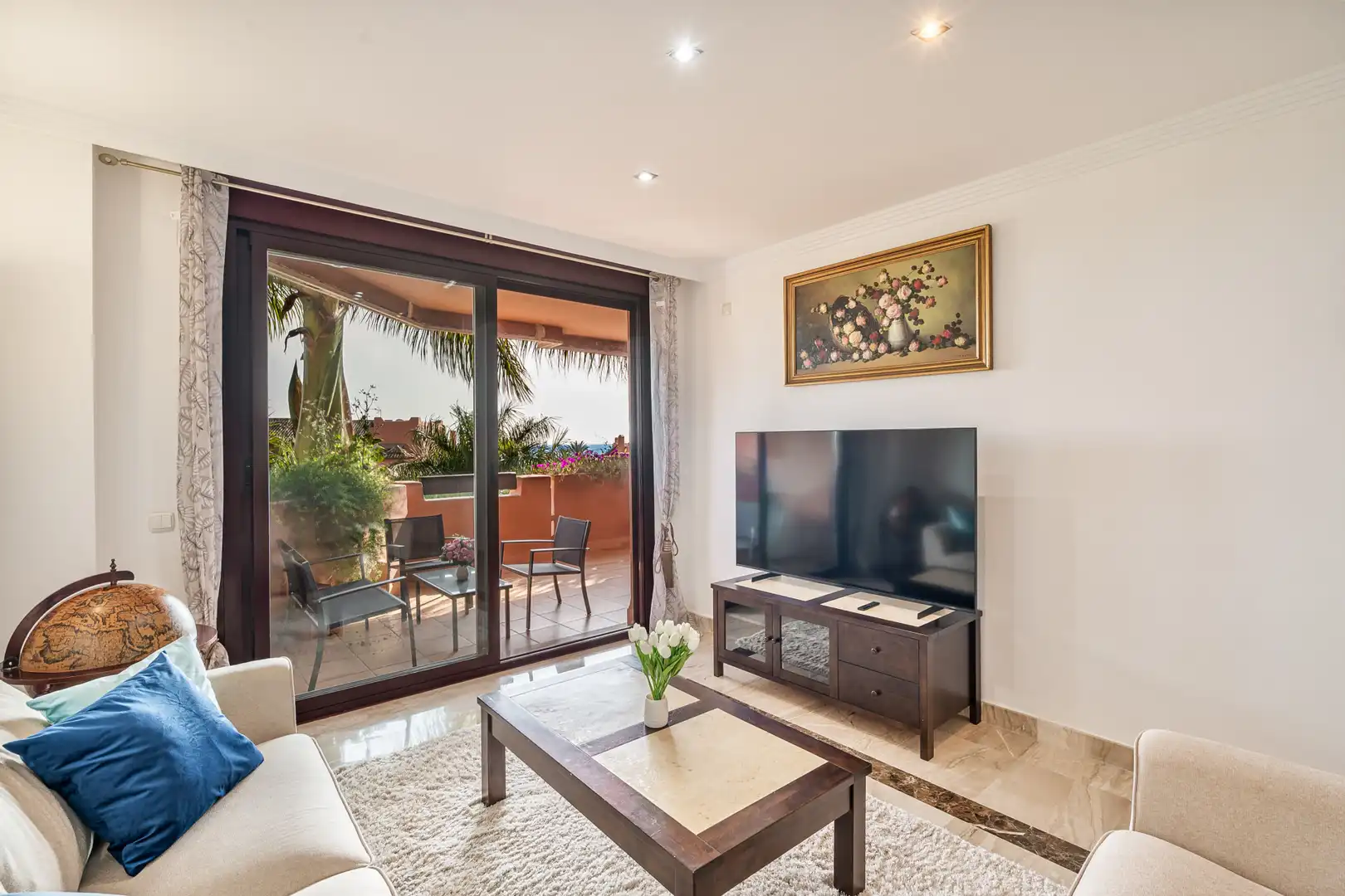 Wohnzimmer von Wohnungen zur Miete in Estepona mit Klimaanlage, Terrasse und Schwimmbad