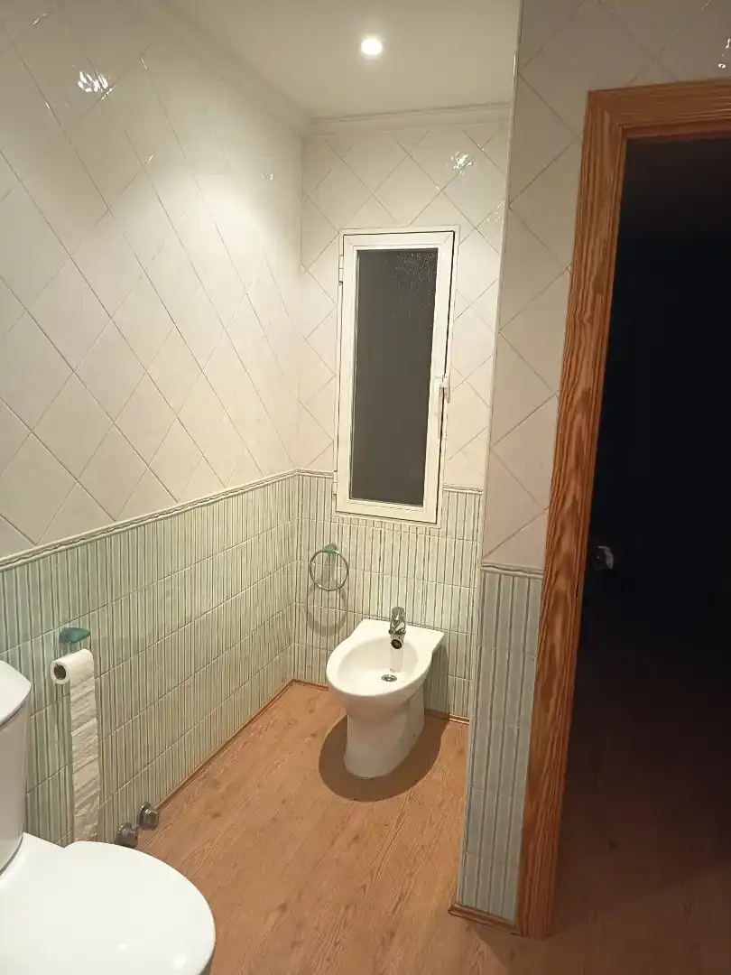 Baño de Piso para compartir en Ciudad Real con Aire acondicionado, Parquet y Amueblado