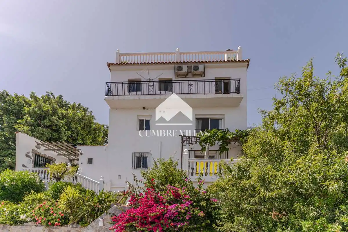 Vista exterior de Casa o xalet en venda en Lújar amb Jardí privat, Terrassa i Internet