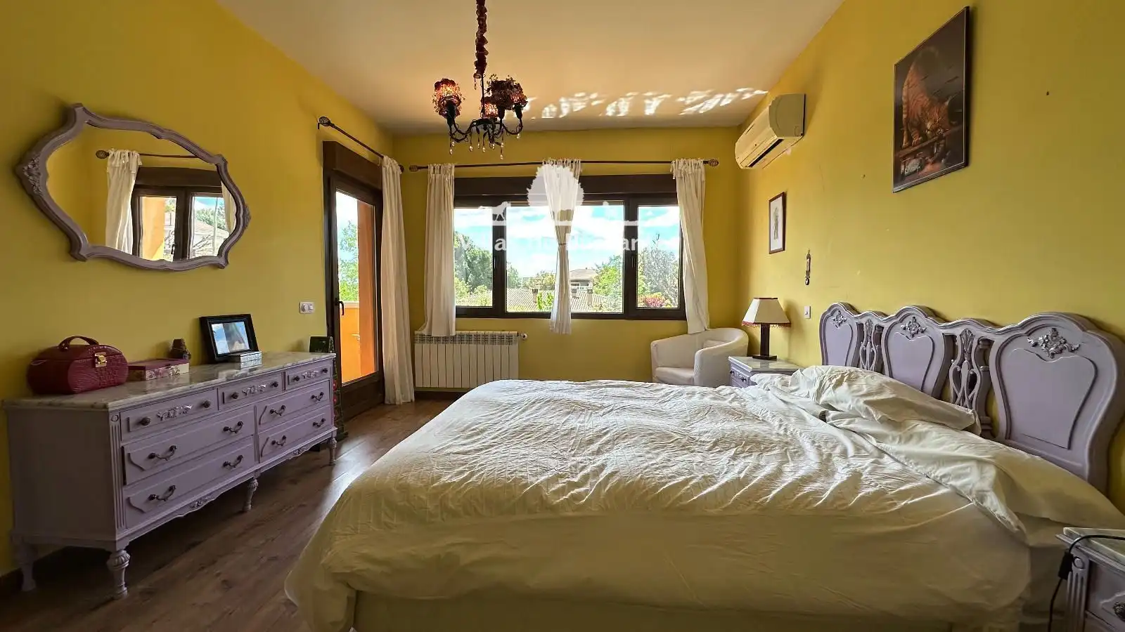 Bedroom of Houses for sale in Villanueva de la Cañada  with Air Conditioner, Heating and Parquet flooring