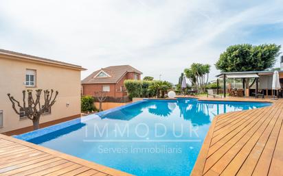 Swimming pool of House or chalet for sale in Sant Just Desvern  with Air Conditioner, Terrace and Swimming Pool