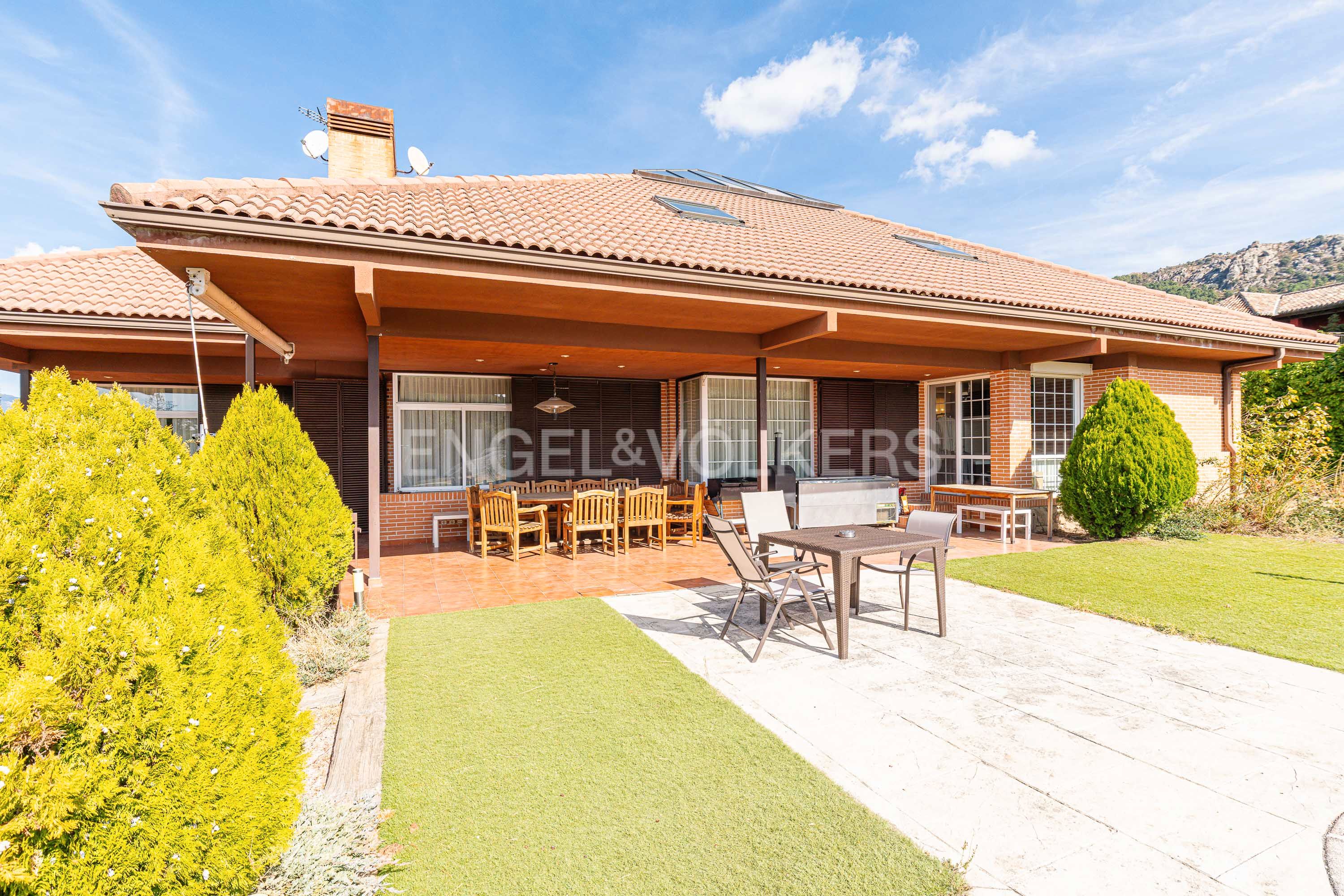 Terrassa de Casa o xalet en venda en Collado Villalba amb Aire condicionat, Calefacció i Jardí privat