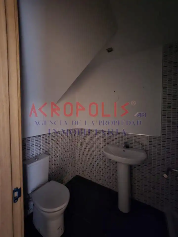 Baño de Dúplex en venta en Puebla de Lillo con Calefacción, Terraza y Trastero