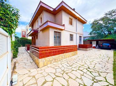 Casa con jardín en venta en Las Trescientas - San Francisco - Ciudad Vergel