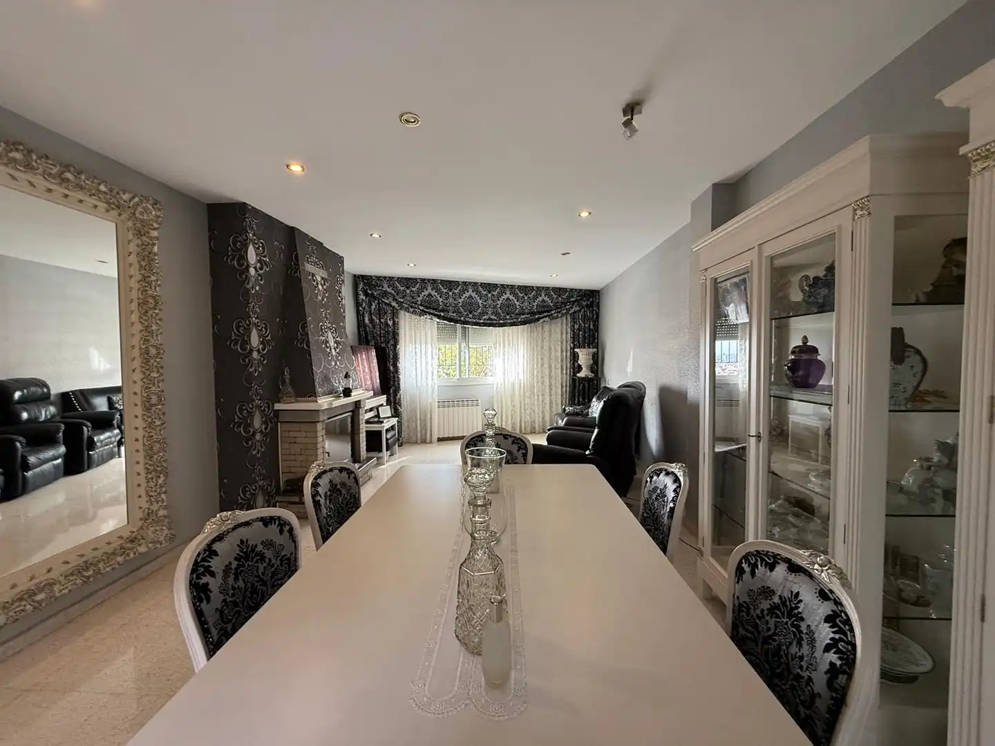 Esszimmer von Haus oder Chalet zum Verkauf in Santa Coloma de Gramenet mit Klimaanlage, Heizung und Terrasse