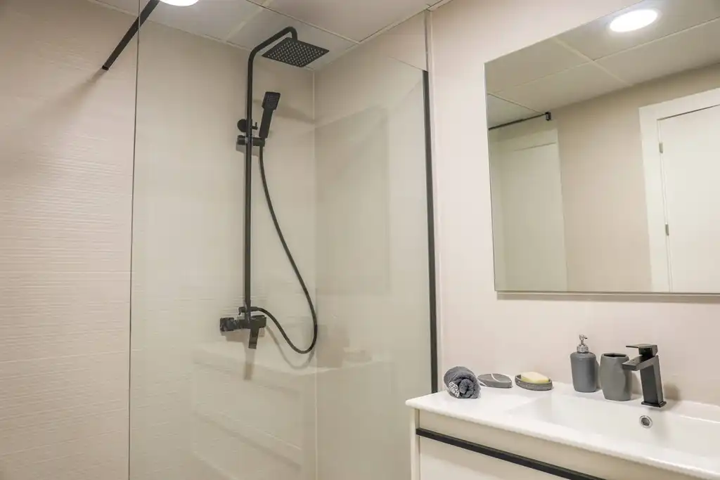 Baño de Planta baja en venta en Dénia con Aire acondicionado, Calefacción y Jardín privado