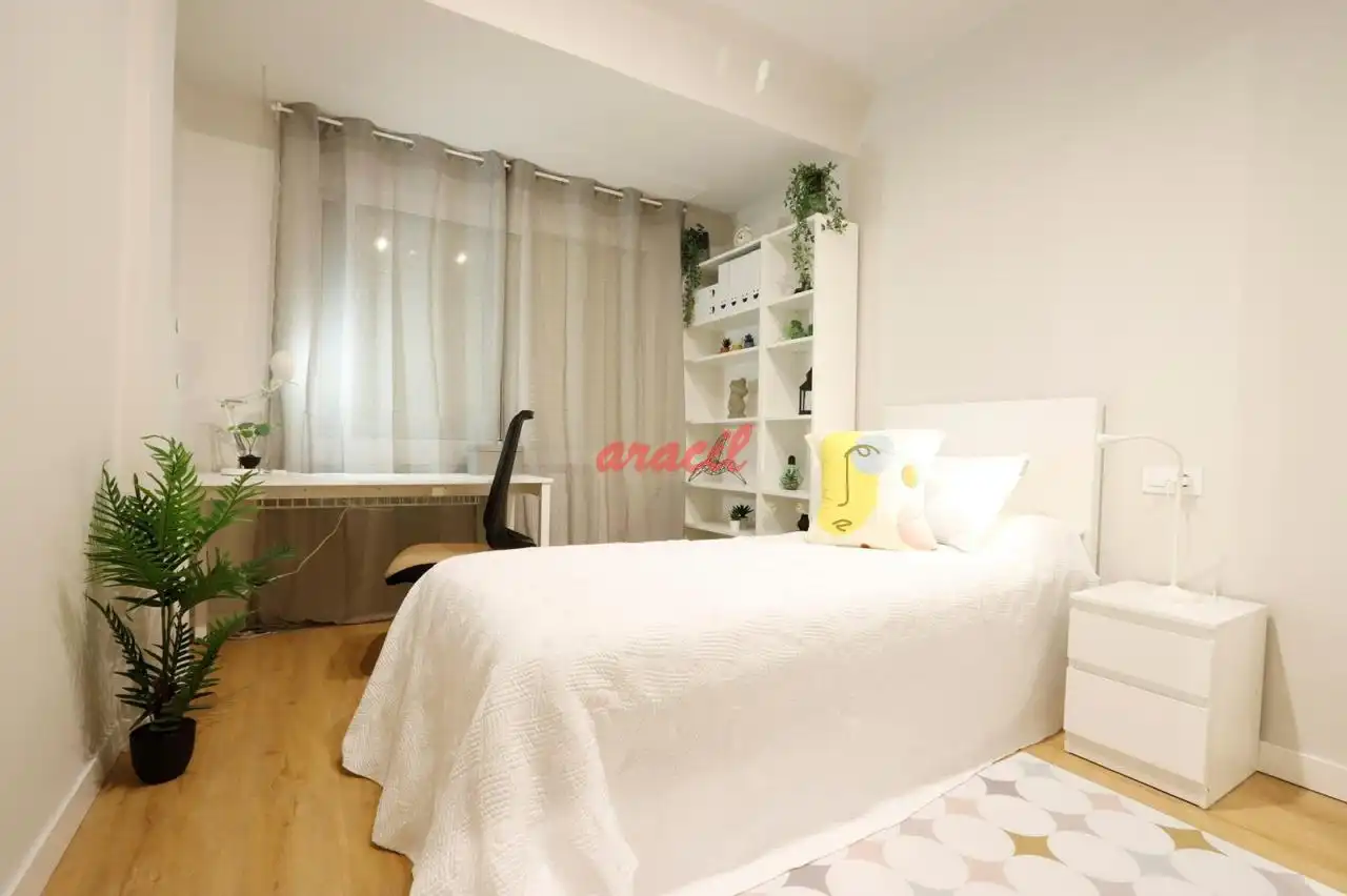 Habitación de Piso en venta en Ourense Capital  con Calefacción y Amueblado