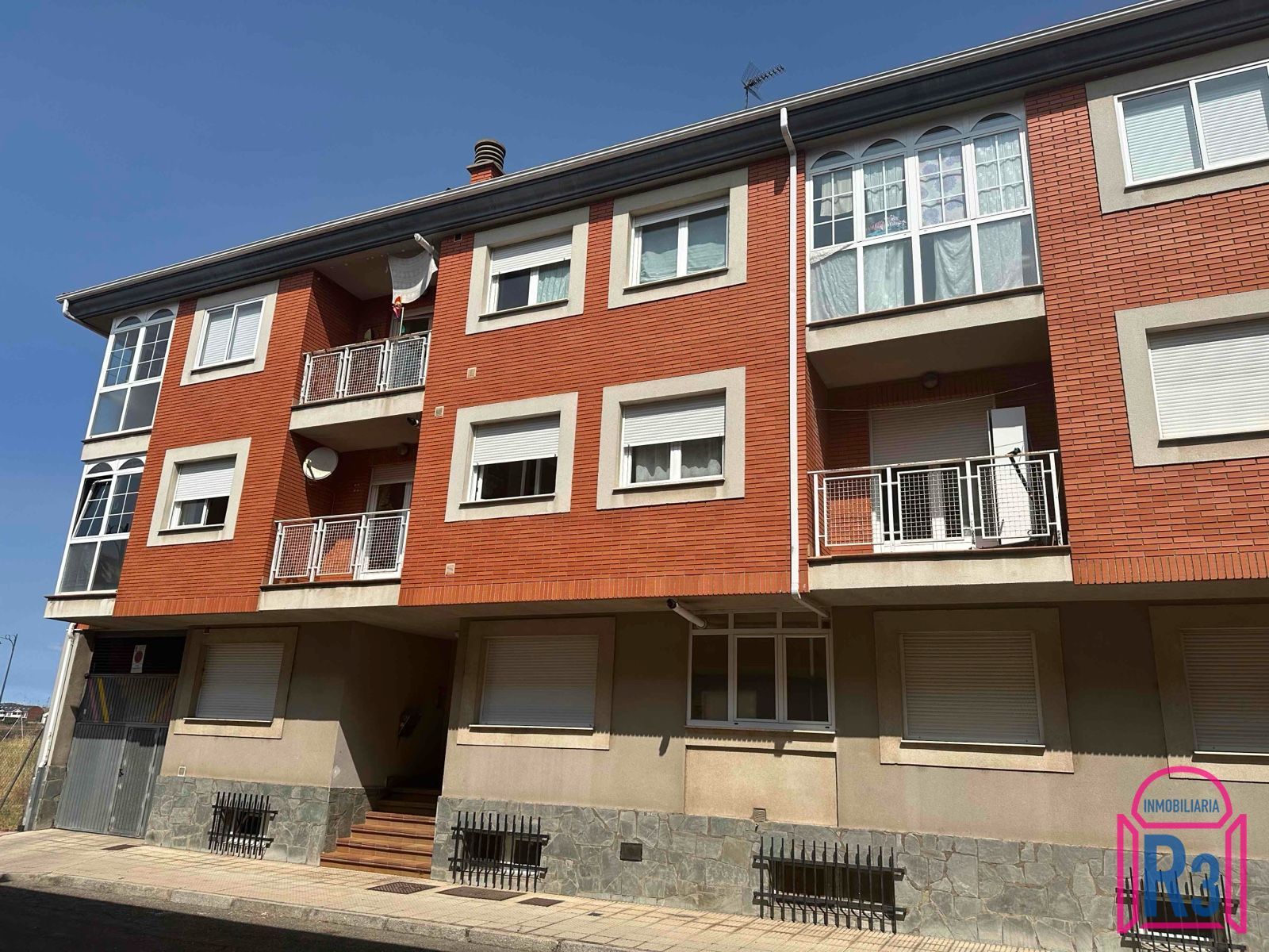 Vista exterior de Apartamento en venta en León Capital  con Calefacción, Terraza y Trastero