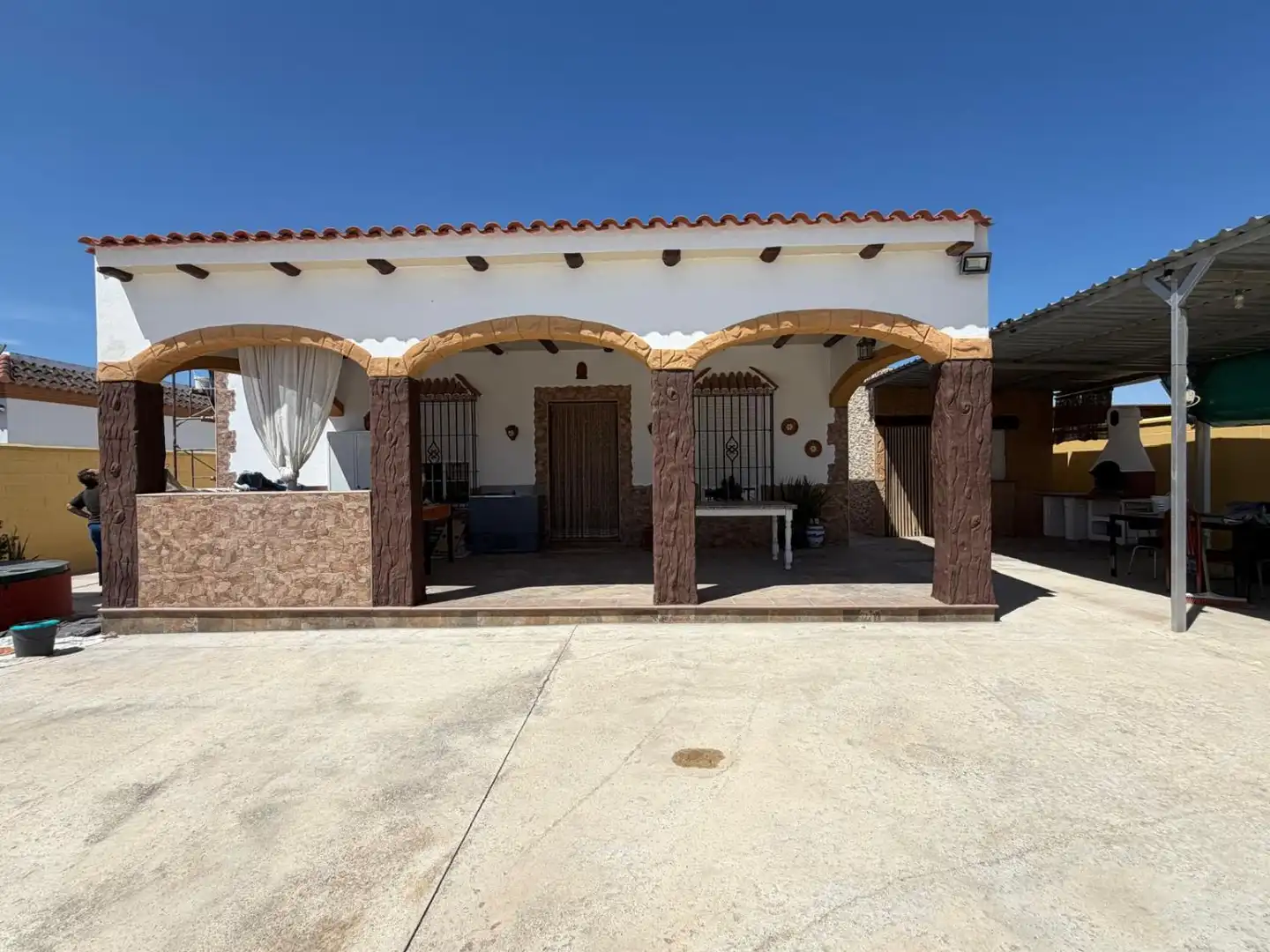 Vista exterior de Casa o xalet en venda en Los Palacios y Villafranca amb Piscina
