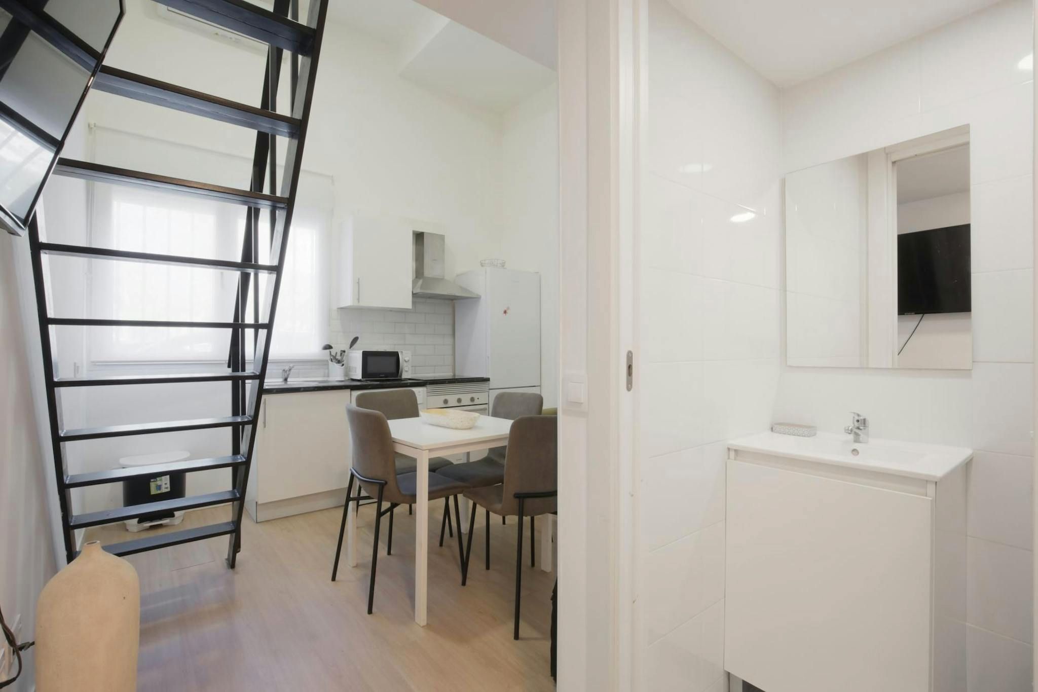 Kitchen of Flat to rent in  Madrid Capital  with Air Conditioner, Heating and Furnished