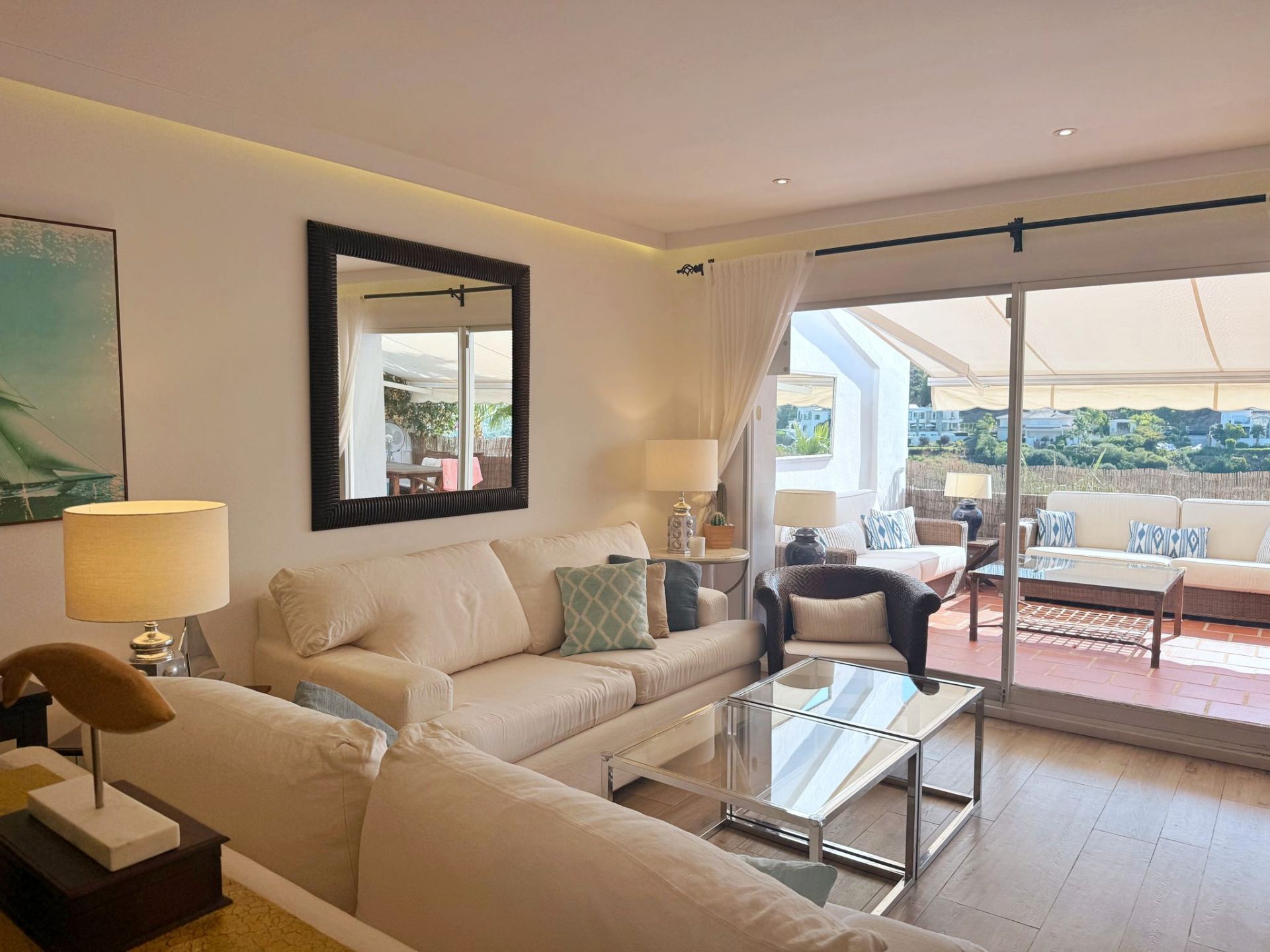 Living room of Flat to rent in Benahavís  with Air Conditioner, Terrace and Furnished
