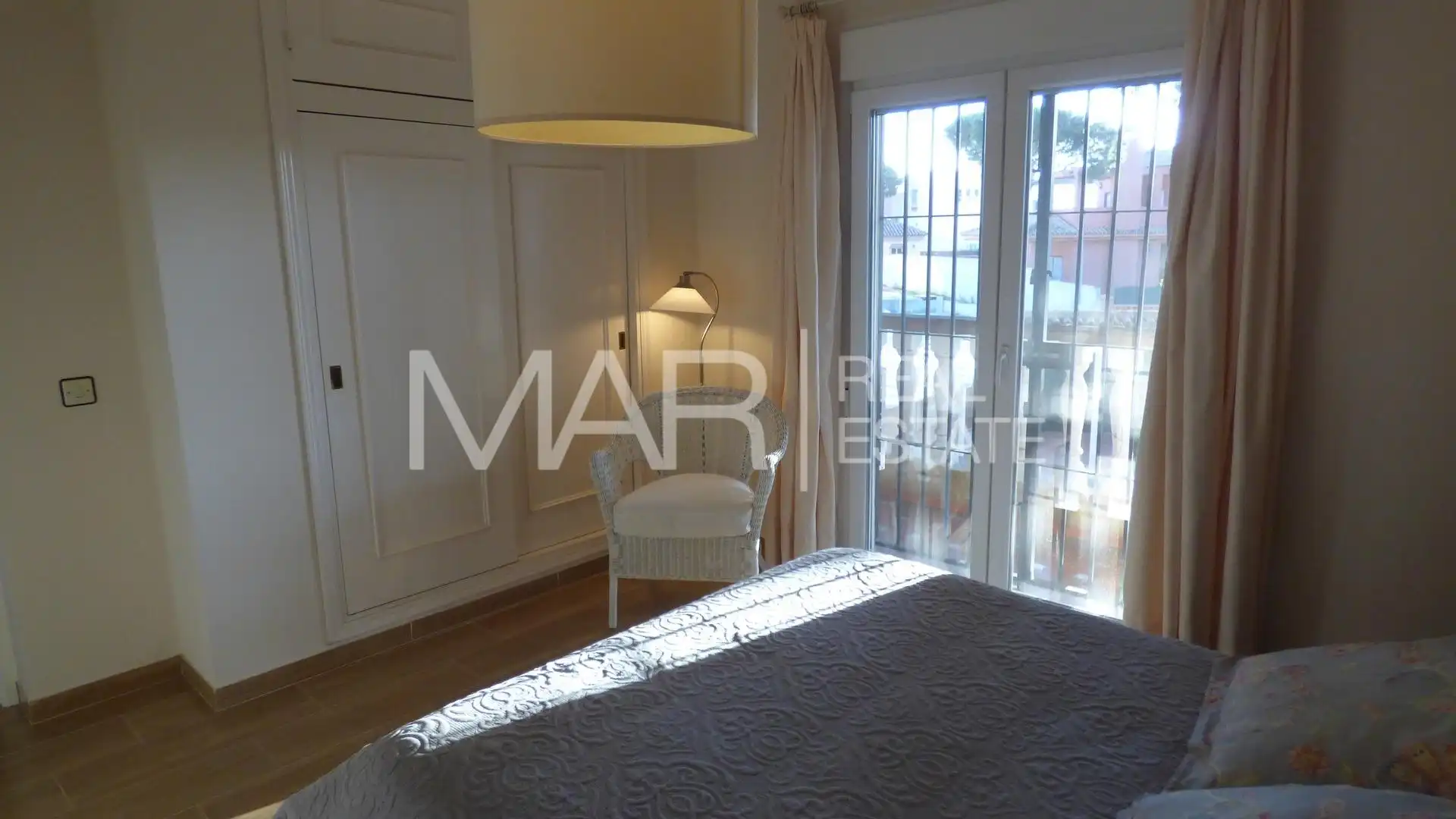 Dormitori de Casa o xalet en venda en Chiclana de la Frontera amb Aire condicionat, Jardí privat i Terrassa