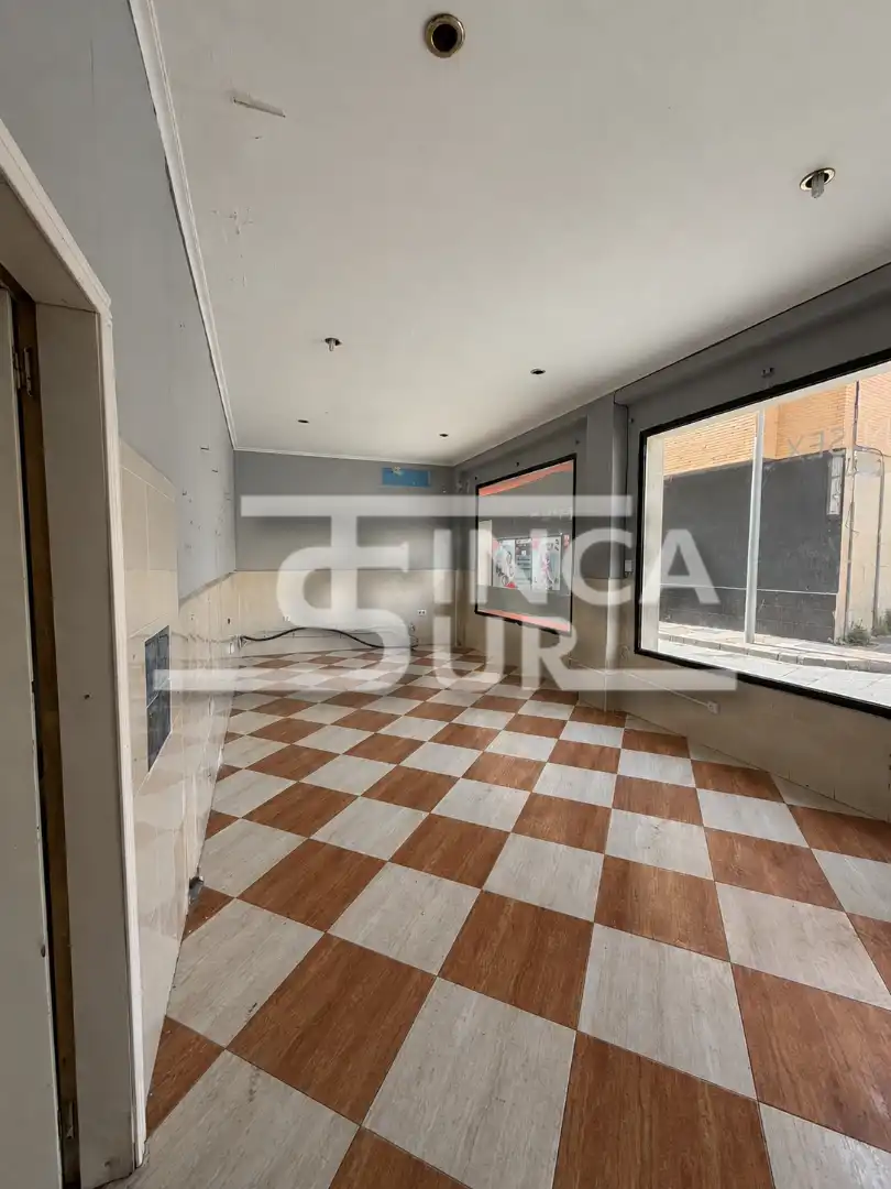 Local comercial en venta en Avenida Luis Buñuel 6, imagen 4