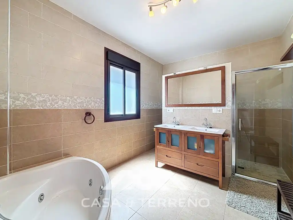 Baño de Casa adosada en venta en Salares con Terraza