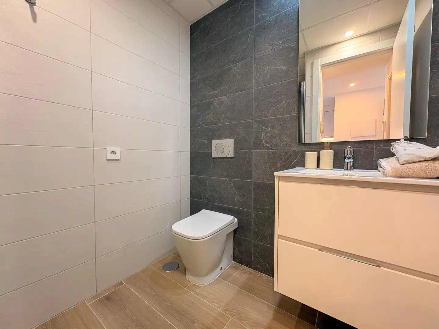Baño de Piso de alquiler en Torrevieja con Aire acondicionado, Calefacción y Terraza