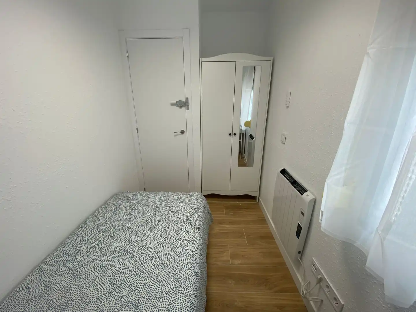 Room in Avenida de la Albufera, 143, Numancia