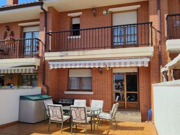 Casa a schiera con balcone in vendita a Calle de Montecerredo 11